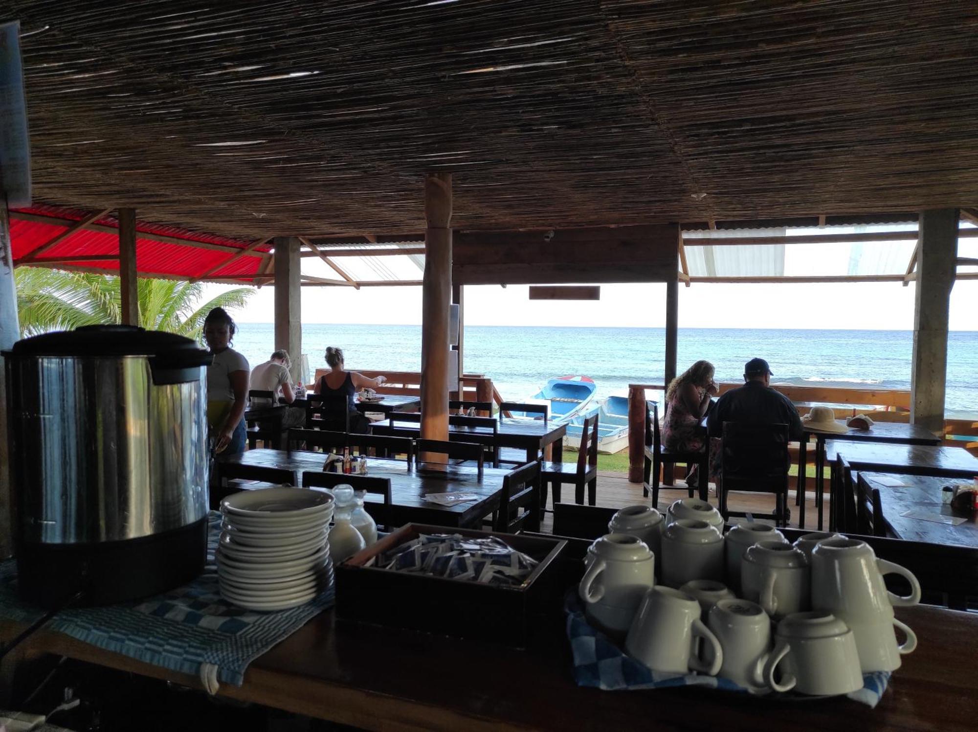 Paraiso Beach Hotel Brig Bay Esterno foto