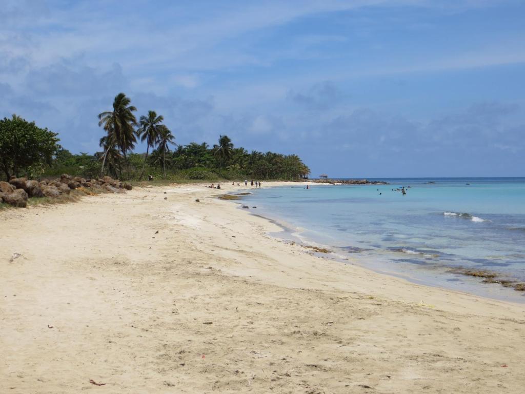 Paraiso Beach Hotel Brig Bay Esterno foto