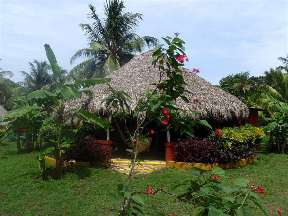 Paraiso Beach Hotel Brig Bay Esterno foto