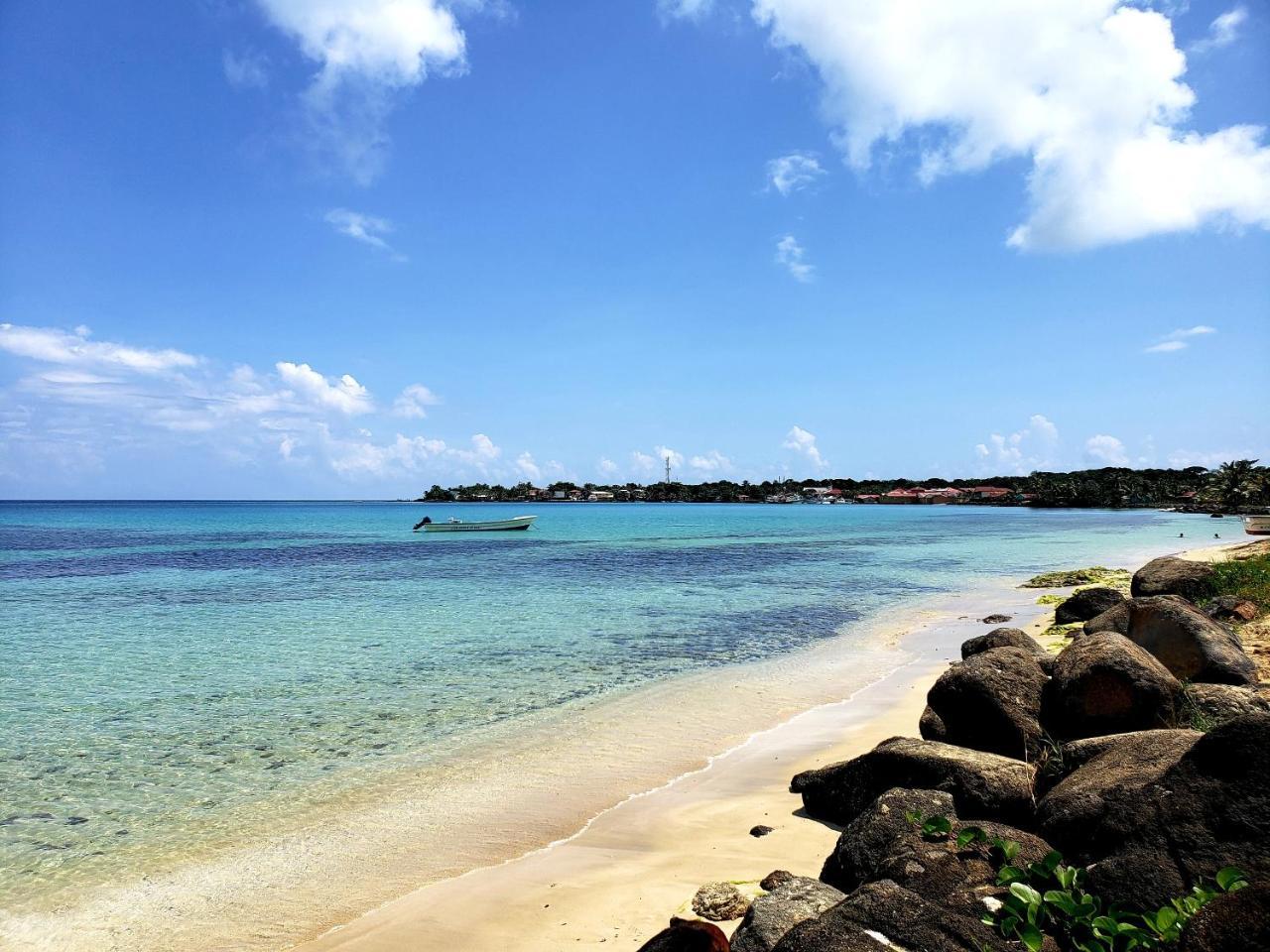 Paraiso Beach Hotel Brig Bay Esterno foto